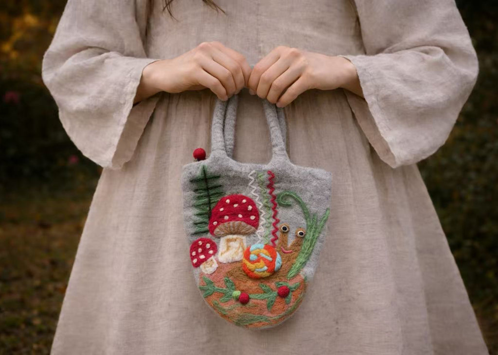 Meadow Snail Wool Felt Bag